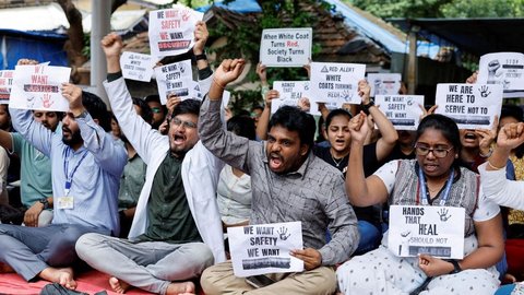 FOTO: Kacau Balau Layanan Rumah Sakit di India, Jutaan Tenaga Kesehatan Mogok Kerja Massal Usai Kasus Pemerkosaan Dokter Magang di Kolkata