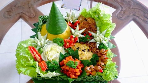 Resep Tumpeng HUT RI Lengkap ala Rumahan, Cantik Menggugah Selera