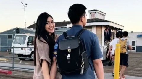 FOTO: Momen Kaesang dan Erina Asyik Jalan-Jalan di California, Beli Stroller dan Roti Jadi Sorotan Harganya Bikin Kaget