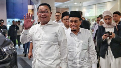 FOTO: Gaya Santai RK-Suswono Jalani Tes Kesehatan Pilkada Jakarta, Kompak Berkemeja Putih