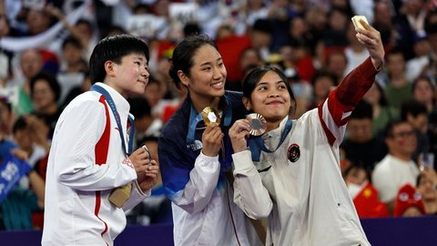 FOTO: Senyum Gregoria Mariska Berkalung Perunggu Olimpiade 2024, Medali Pertama yang Diraih Indonesia