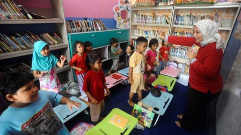 FOTO: Ini Keseruan Belajar di RPTRA Malinjo, Anak-Anak Mendapatkan Pendidikan Bahasa Inggris dan Berhitung Gratis