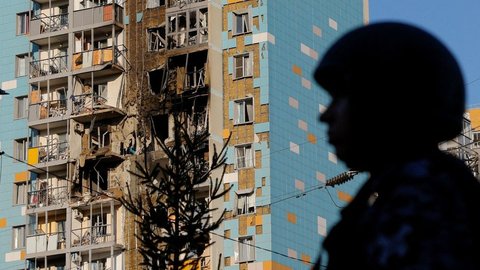 FOTO: Sisa-Sisa Serangan Mengejutkan Ukraina ke Jantung Rusia, Gedung Apartemen Hancur dan Warga Tewas