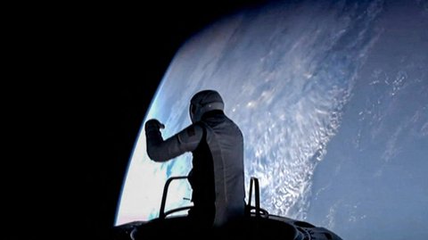 FOTO: Miliarder AS Terbang ke Luar Angkasa Naik Roket SpaceX, Ini Potretnya Lihat Bumi Secara Langsung