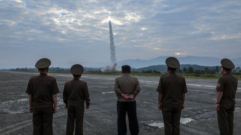 FOTO: Ngeri! Korea Utara Tembakkan Rudal Balistik Berhulu Ledak Monster