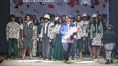 FOTO: Ajang Plaza Indonesia Fashion Week 2024, Adrie Basuki X Evan Hartono Sajikan Koleksi PURE Unconditional Love