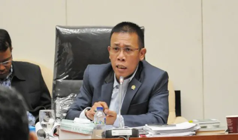 Anggota Komisi XI DPR RI ini memandang apa yang terjadi di awal pemilu ini membuka potensi penyelundupan hukum ke depan. <br>