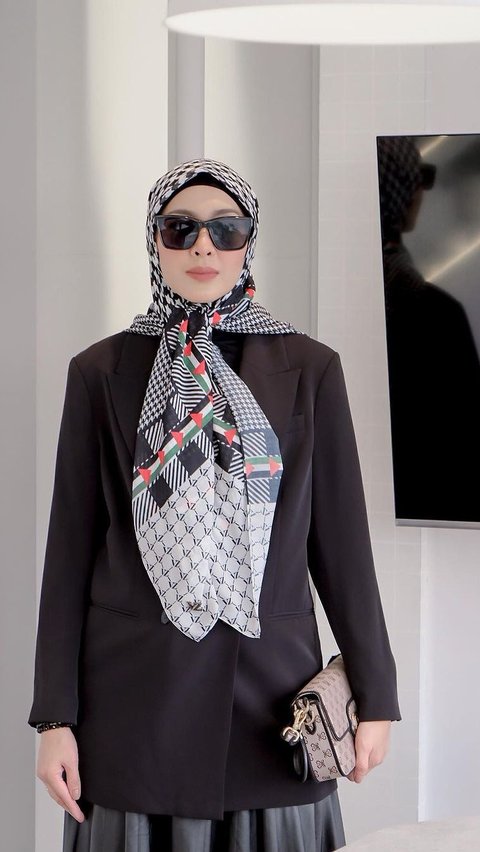 Dramatic Outfit by Richa Iskak with a Palestinian-style Keffiyeh Hijab
