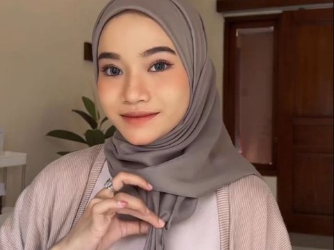 Neat and Sweet, Hijab Tutorial with Ring Accessories in the Middle
