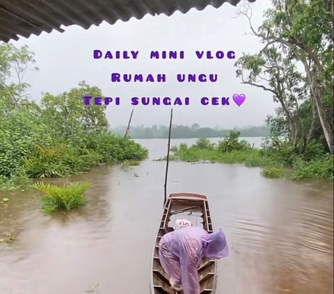 Viral Rumah Unik Serba Ungu di Tepi Sungai, Begini Penampakannya