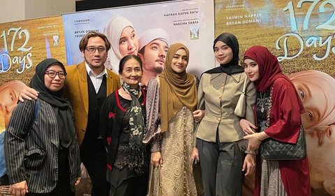 Baru-baru ini, Tengku Syaira Anataya datang ke premiere film yang dibintangi ibunya.