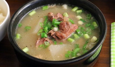 Makanan Korea seperti sup kolagen urat daging sapi tendon, Seolleongtang (sup tulang sapi), dan kaldu ayam kolagen menjadi kunci regenerasi kulit. 