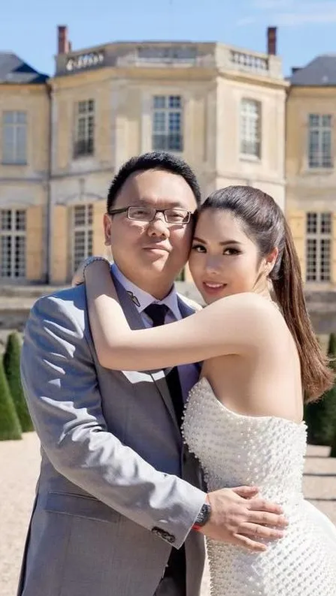 Sebelumnya, pernikahan anak bos AirAsia, Ryan Harris dan Gwen Ashley viral karena dilaksanakan dengan begitu megah dan mewah. <br>