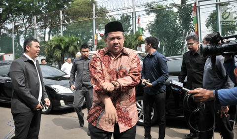 Bangsa Indonesia disebutnya harus menjadi moderat, ke tengah, berlabuh dan bersatu membangun negara yang kuat. 