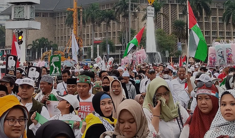 Sorak sorai massa menyambut kedatangan para tokoh tersebut. Seluruhnya bersatu dalam rangka memberikan dukungan kepada bangsa Palestina.<br>