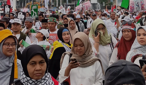 Mantan Ketum PP Muhammadiyah Din Syamsudin meminta peserta Aksi Bela Palestina menyimpan aspirasi politik.<br>