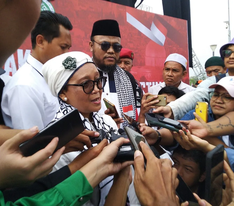 Retno menjelaskan, Kementerian Luar Negeri saat ini mengupayakan WNI lain yang merupakan satu keluarga dievakuasi dari tanah Palestina.<br>