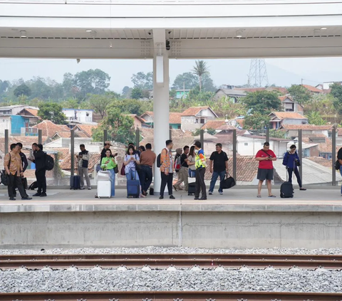 Viral Stasiun Kereta Cepat Halim Bocor saat Hujan Deras, Begini Penjelasan PT KCIC