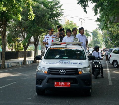 Naik Mobil Bak Terbuka Keliling Kota, Gus Ipul Woro-Woro Penertiban Parkir dan PKL di Pasuruan