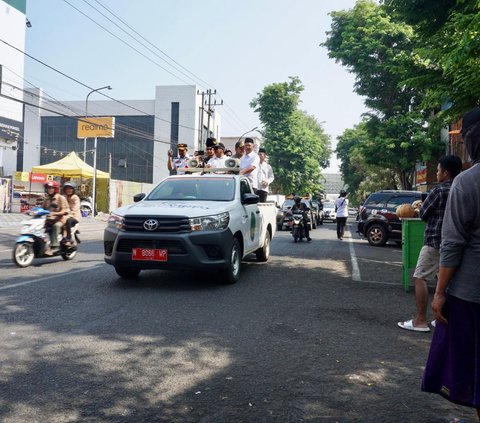 Naik Mobil Bak Terbuka Keliling Kota, Gus Ipul Woro-Woro Penertiban Parkir dan PKL di Pasuruan