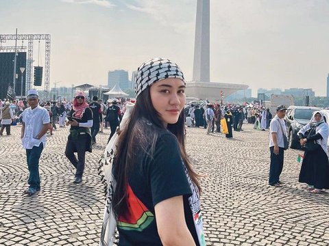 Foto-foto Aaliyah Massaid Ikut Aksi Bela Palestina Bersama Thariq Halilintar di Monas