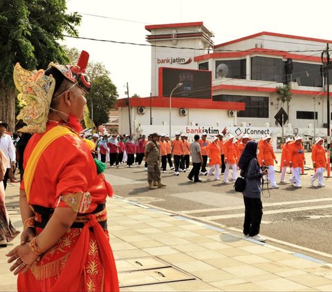 Lomba Gerak Jalan Warnai Peringatan HUT PGRI ke-78 dan HGN 2023 di Kota Pasuruan