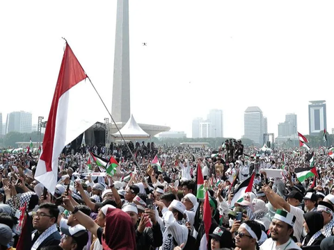 Foto-foto Aaliyah Massaid Ikut Aksi Bela Palestina Bersama Thariq Halilintar di Monas