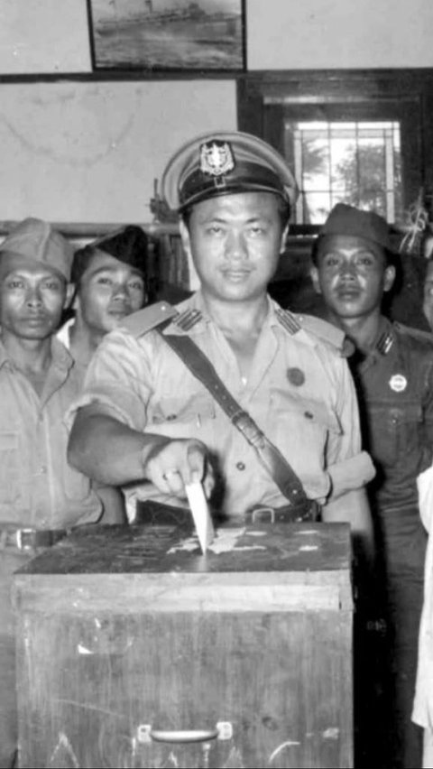 6 Potret Lawas Suasana Pemilu Pertama di Indonesia Tahun 1955, Ada Penitipan Anak hingga Bule Ikut Nyoblos