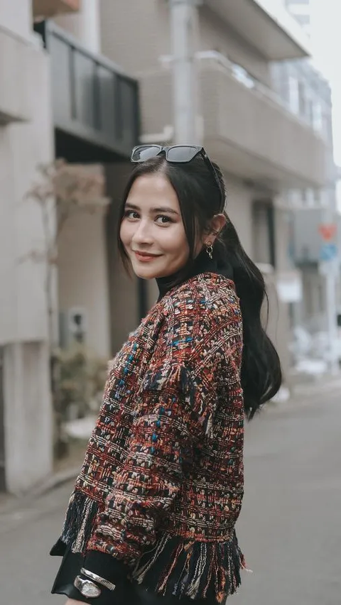 10 Potret Cantik Prilly Latuconsina Jalan-jalan di Jepang, Netizen 'Kenapa Kamu Cakep Terus'