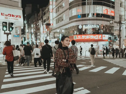 10 Potret Cantik Prilly Latuconsina Jalan-jalan di Jepang, Netizen 'Kenapa Kamu Cakep Terus'