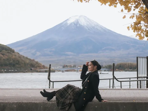 10 Potret Cantik Prilly Latuconsina Jalan-jalan di Jepang, Netizen 'Kenapa Kamu Cakep Terus'