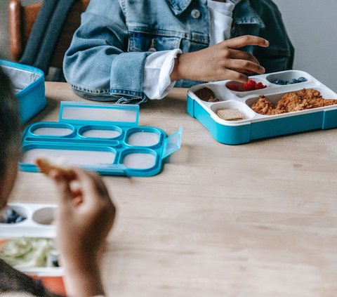 Manfaat Anak Membawa Bekal ke Sekolah, Kontrol Asupan, Kesehatan, dan Tanggung Jawab