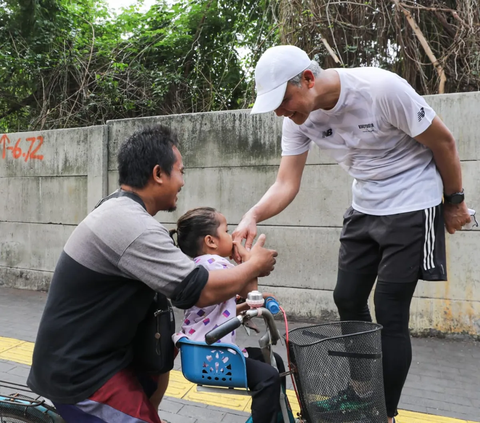 Momen Ganjar Pranowo Borong Dagangan Siti di CFD