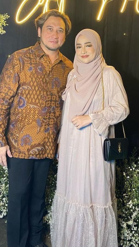 Tegku Firmansyah dan Istri