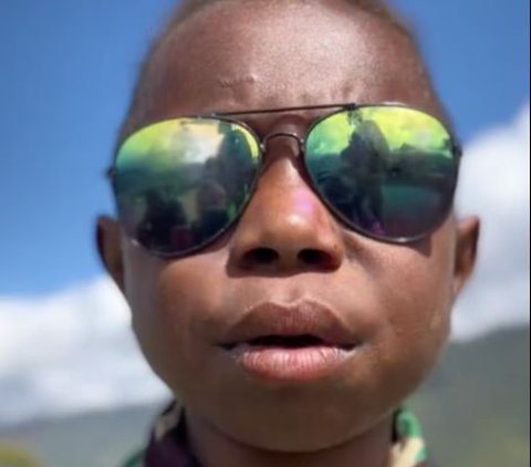 Bocah Papua Sampaikan Pesan yang Mendalam pada Prajurit TNI yang Usai Tugas ‘Terima Kasih Kenangannya’