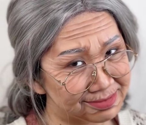 TikToker Sulap Wajah jadi Nenek-nenek, Warganet 'Aku Kira Filter'