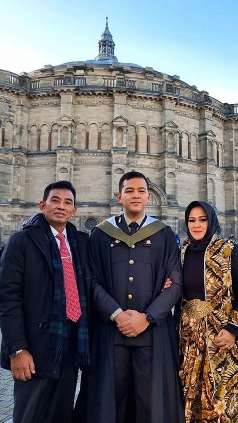 Pria bernama Hafiz Prasetia Akbar ini merupakan putra dari eks Kepala Staf Angkatan Udara (Kasau) Marsekal TNI (Purn) Yuyu Sutisna. <br>