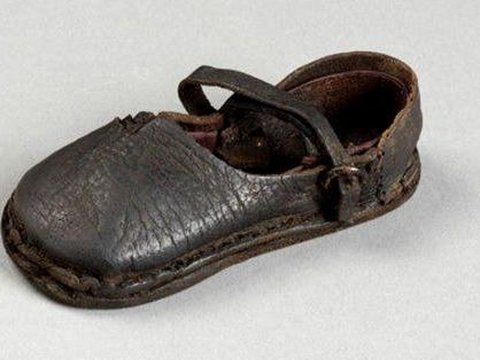 Sejarah Sepatu dari Zaman Batu hingga Era Modern, Ada yang Terbuat dari Jerami