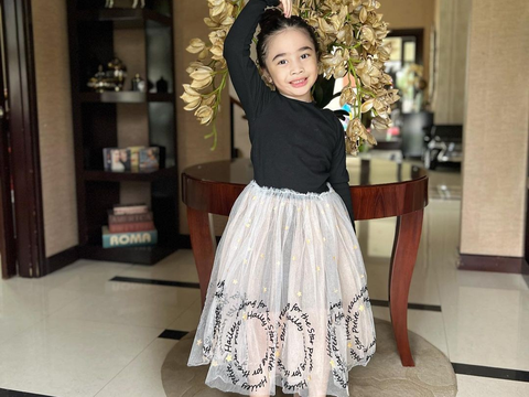 10 Foto Terbaru Raqeema Anak Nabila Syakieb yang Makin Cantik, Sudah Jago Bergaya di Depan Kamera