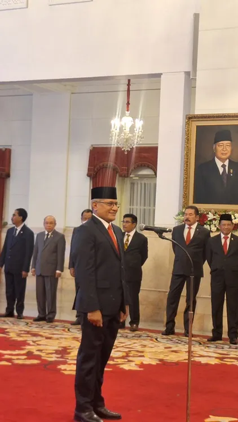 Dilantik Jokowi, Marthinus Hukom Resmi Jabat Kepala BNN<br>