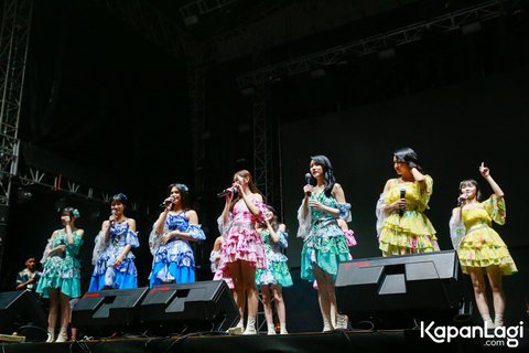 Diserbu WOTA, 10 Potret Aksi Panggung JKT48 Pukau Penonton di Kapanlagi Buka Bareng BRI Festival 2024