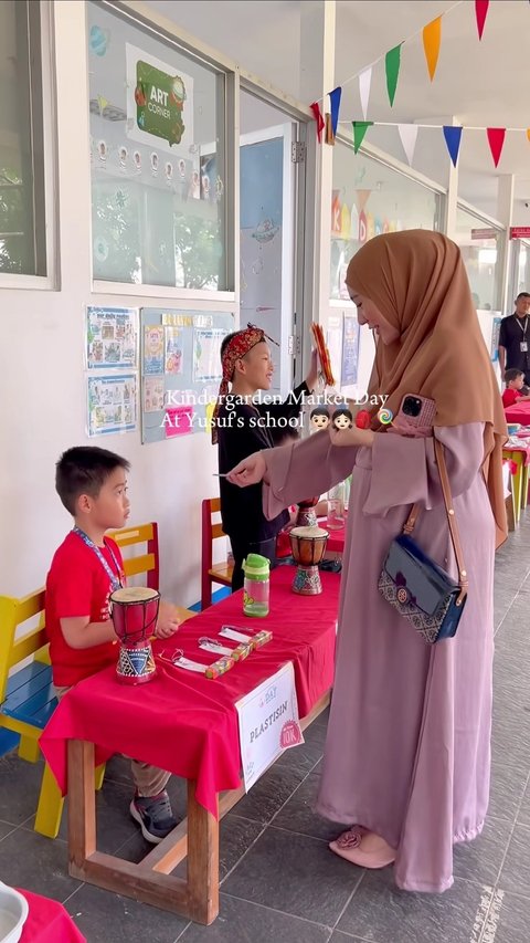 Potret Terbaru Larissa Chou yang Sedang Hamil Besar, Cantik Banget saat Hadiri Acara Sekolah Anaknya