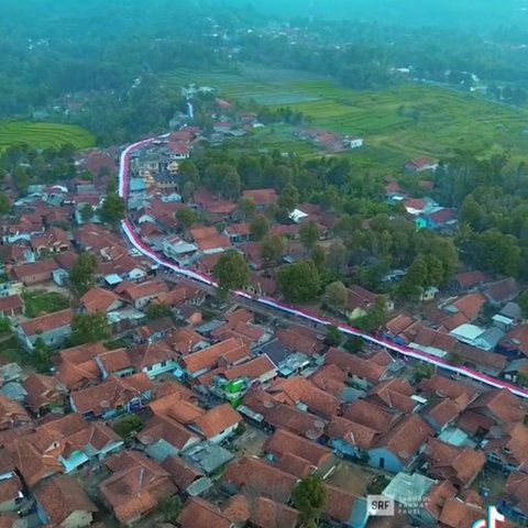 Semarakkan HUT ke-79 RI, Aksi Warga Majalengka Pasang Bendera Merah Putih Sepanjang 800 Meter Ini Viral