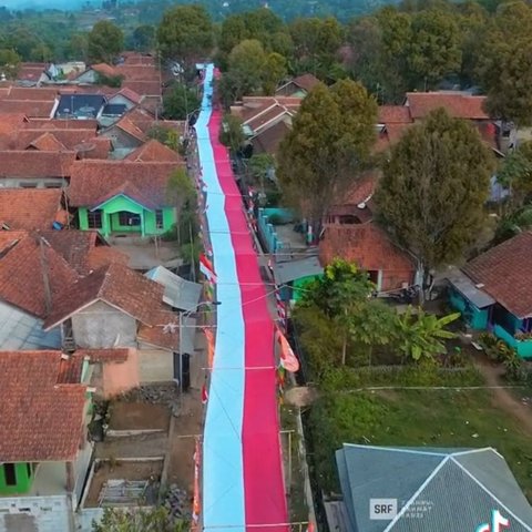 Semarakkan HUT ke-79 RI, Aksi Warga Majalengka Pasang Bendera Merah Putih Sepanjang 800 Meter Ini Viral