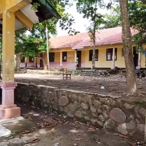 Bakal Dibangun Bendungan, Sekolah dan Deretan Rumah Penduduk Ini Kosong Sampai Terbengkalai