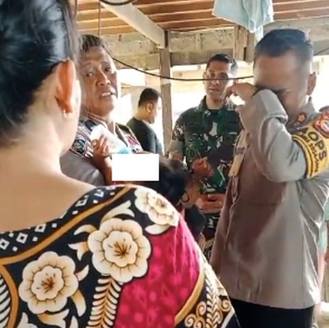 Polisi Ini Sampai Tak Kuasa Tahan Tangis saat Evakuasi Bayi yang Disandera Ayah Kandungnya di Sulsel