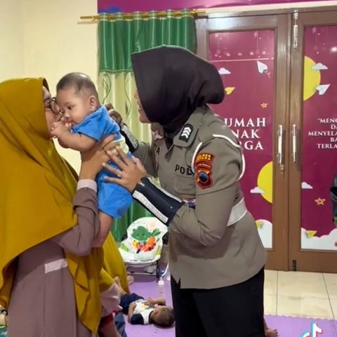 Viral Momen Polwan Kunjungi Panti Asuhan Balita di Semarang, Penuh Haru