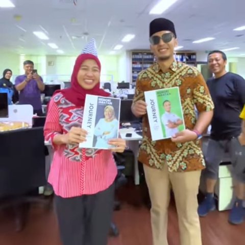 Momen Serah Terima Karyawan Pindah Divisi Bak Acara Pernikahan Betawi Ini Viral, Ada Kue Buaya hingga Adu Pantun