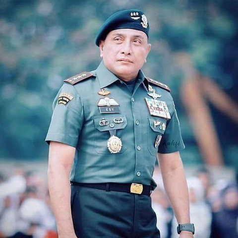 Pakai Baju Koko dan Sarung, Eks Pangkostrad Malam-Malam Jajan Mi Ayam Kenang saat jadi Danyon