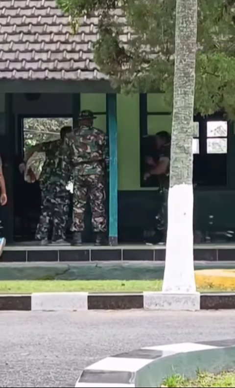 Prajurit TNI Berantem Banting-banting Piring, Ternyata Kejutan buat Komandan Lagi Ultah